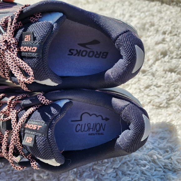 Brooks Ghost 12  Womens 10 black Coral Buffalo Plaid Flannel Sneakers Li… - Picture 5 of 10